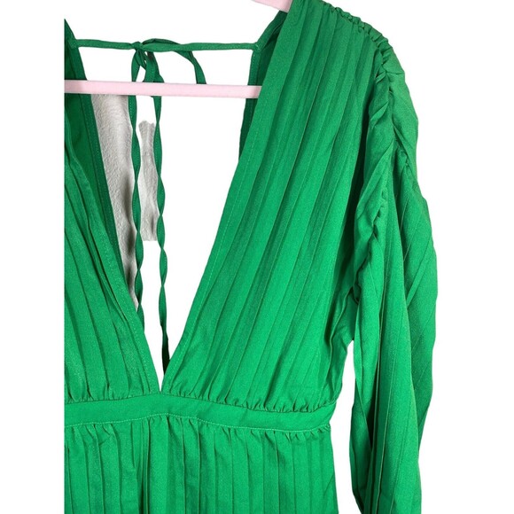 Pretty Little Thing Women Romper Playsuit Green Pleated Plunge Long Sleeve 4 - Picture 3 of 12